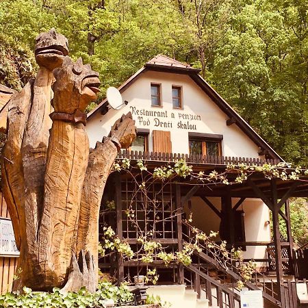 Restaurant a penzion Pod Draci skalou Karlštejn Esterno foto
