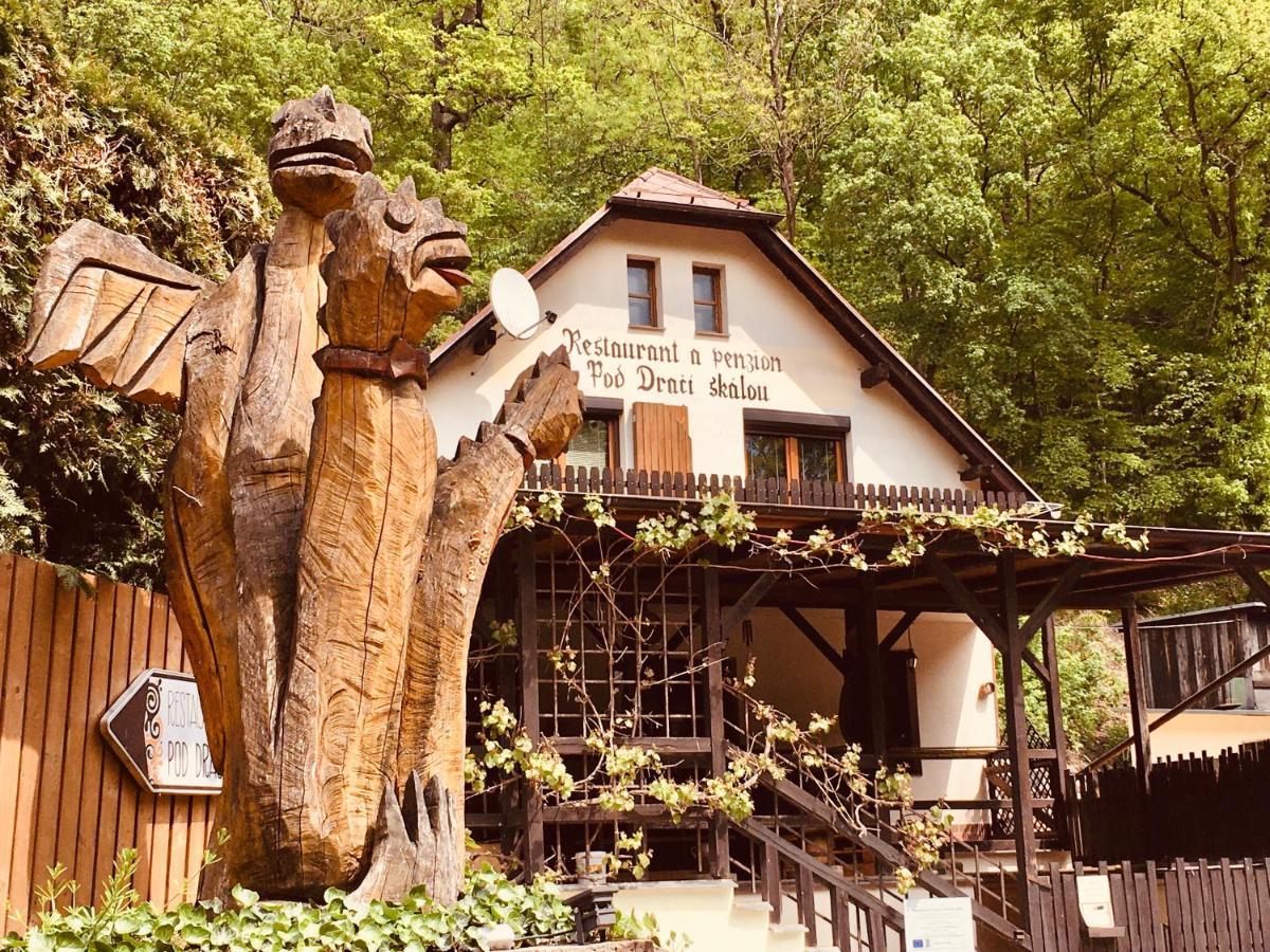 Restaurant a penzion Pod Draci skalou Karlštejn Esterno foto